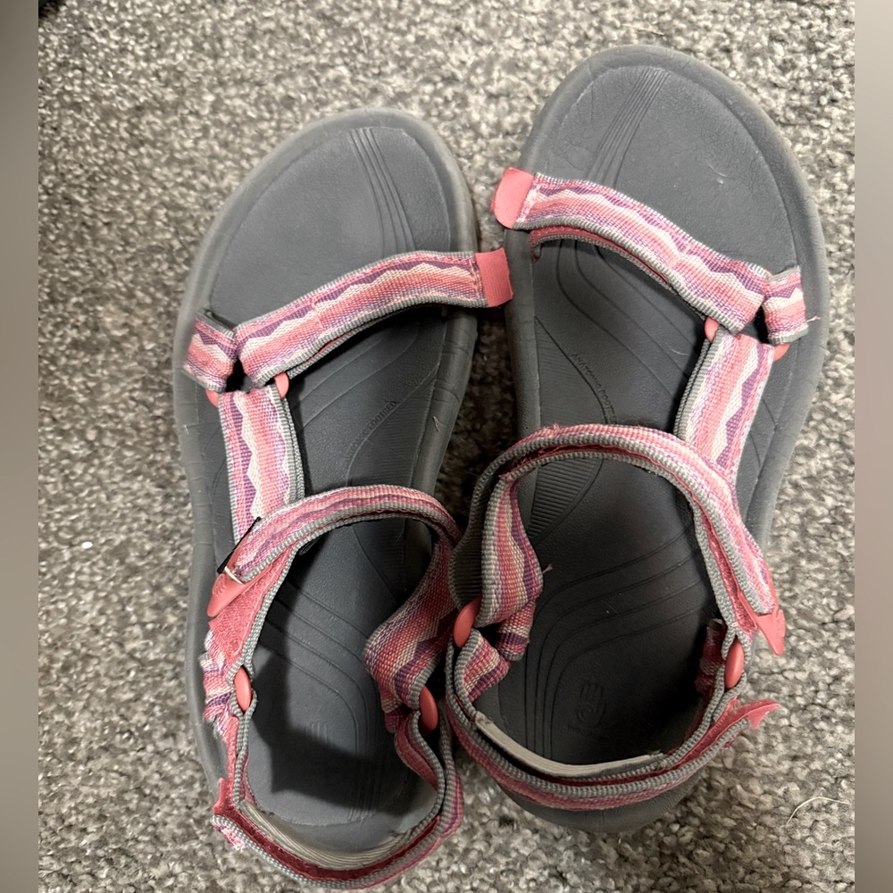 Teva Hurricane XLT, pink sandals athletic hiking shoes, size 8